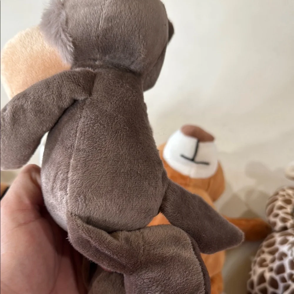 Beautiful stuffed animals ideal for jungle decoration measure between 8-10 in.